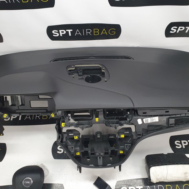 CORSA E DASHBOARD AIRBAG KIT SEAT BELTS TENSIONERS