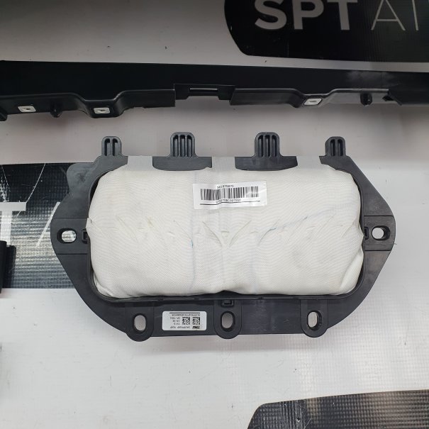 TRAVELLER DASHBOARD AIRBAG KIT SEAT BELTS