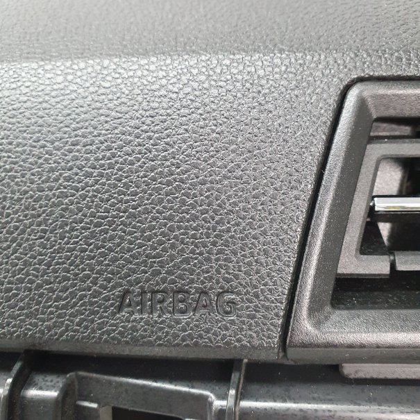 ARONA ARMATURENBRETT AIRBAG KIT SICHERHEITSGURTE