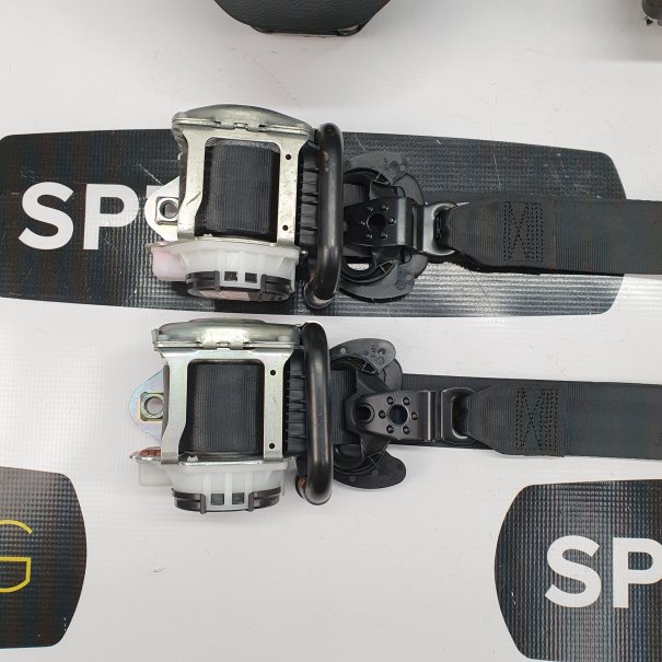 KAROQ DASHBOARD AIRBAG SET REEKS ZITBANDEN...