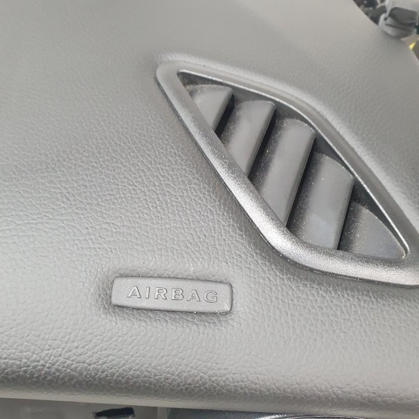 CLA W117 LIFT KONSOLA DESKA ROZDZIELCZA AIRBAG...