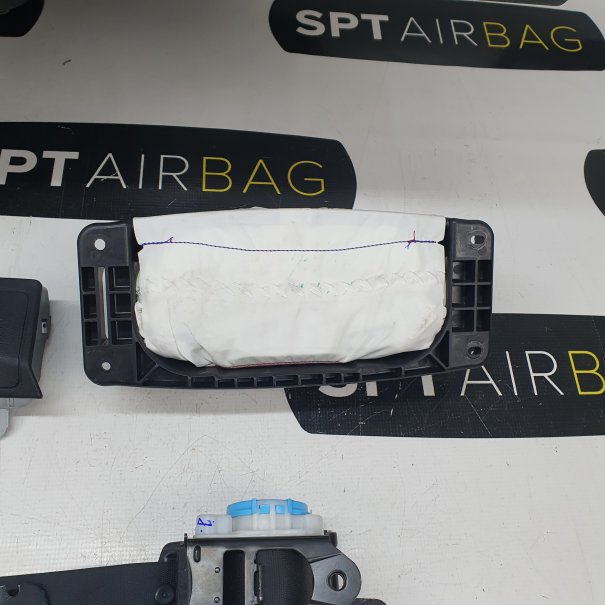 CLA W117 LIFT DASHBOARD AIRBAG KIT SEAT BELTS