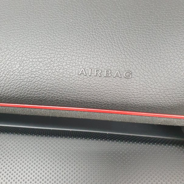A KLASA W117 CLA W118 DASHBOARD AIRBAG SET...