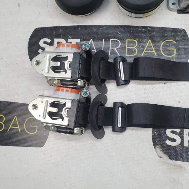 A KLASA W117 CLA W118 DASHBOARD AIRBAG SET...