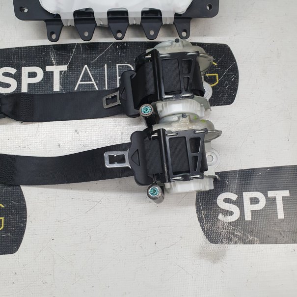 A KLASA W117 CLA W118 DASHBOARD AIRBAG SET...