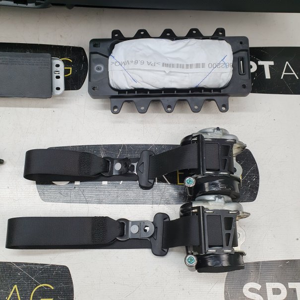 A KLASA W177 CLA W118 TABLEAU DE BORD AIRBAG...