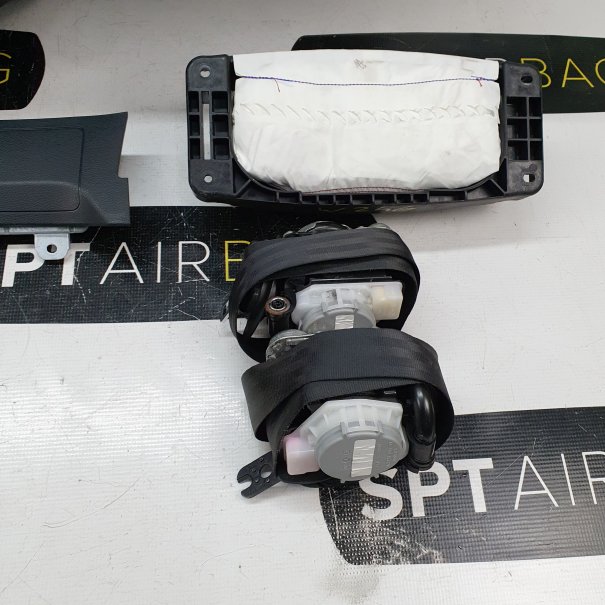 B KLASA W246 DASHBOARD AIRBAG KIT SEAT BELTS