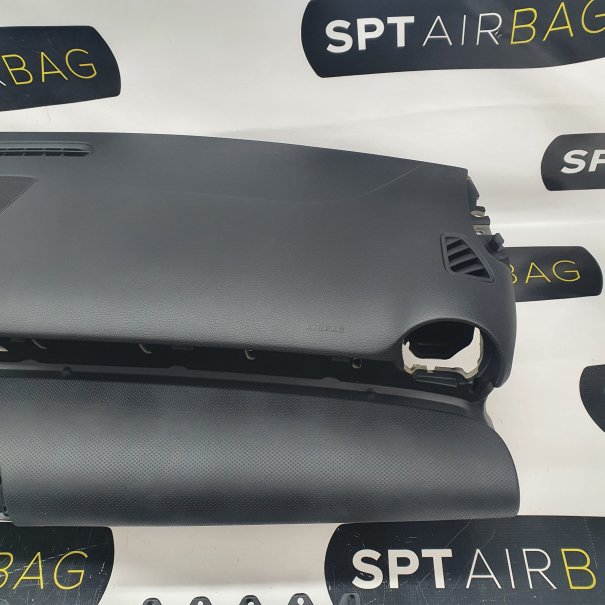 A KLASA W177 DASHBOARD AIRBAG KIT SEAT BELTS