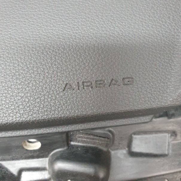 Q3 83A DASHBOARD AIRBAG SET REEKS ZITBANDEN...