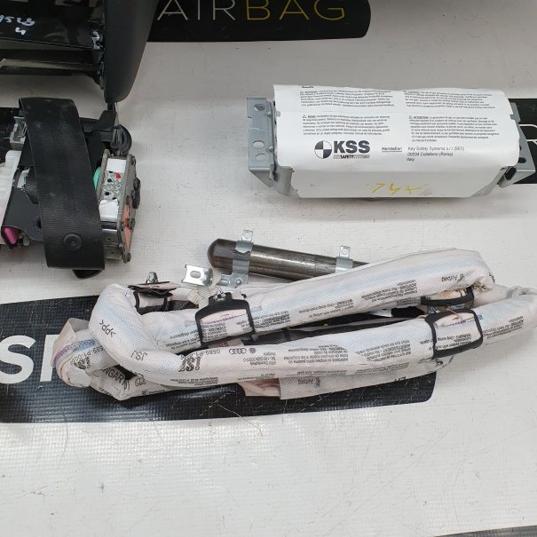 Q5 8R LIFT DASHBOARD AIRBAG SET REEKS ZITBANDEN...