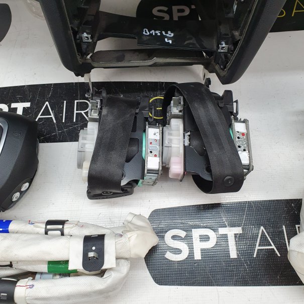 Q5 8R DASHBOARD AIRBAG SET REEKS ZITBANDEN...