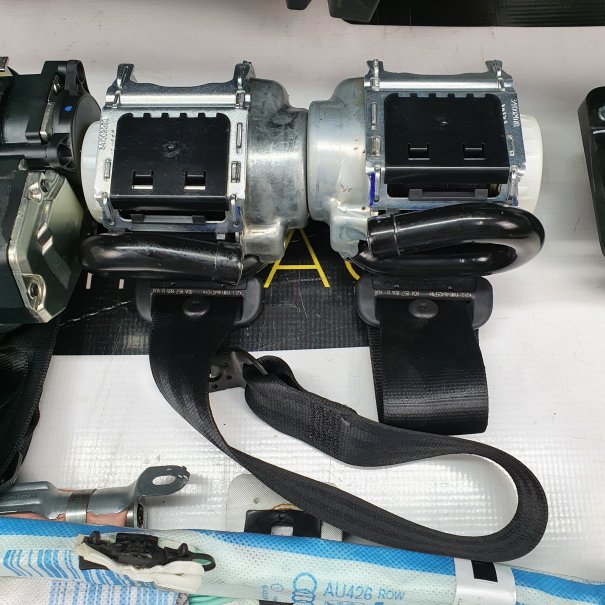 Q5 80A DASHBOARD AIRBAG SET REEKS ZITBANDEN