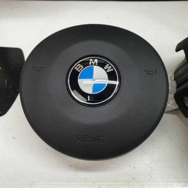 X1 F48 DASHBOARD AIRBAG SET VEILIGHEIDSRIEMEN