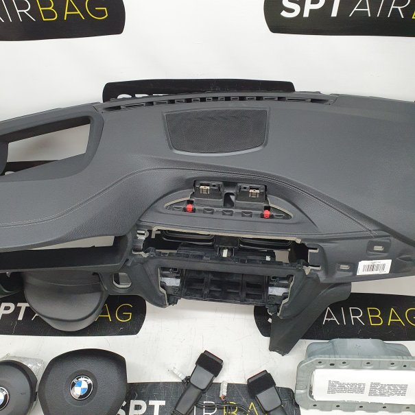 F30 LIFT ARMATURENBRETT AIRBAG KIT GURTSTRAFFERN