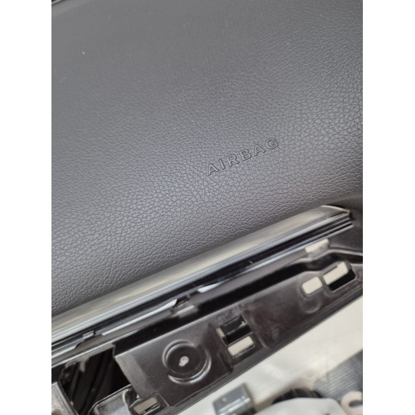 MERCEDES W206 GUMA LIMUZYNA  ARMATURENBRETT...