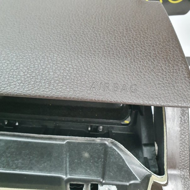 PASSAT B8 ARMATURENBRETT BRAUN AIRBAG KIT...