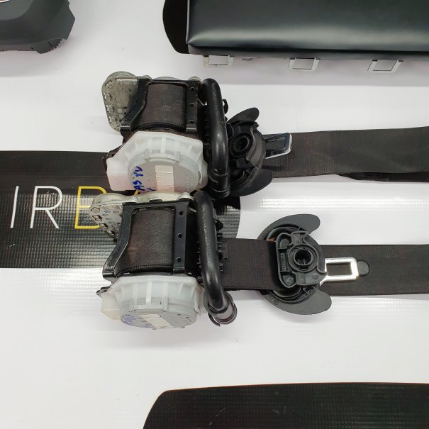 A3 8V LIFT DASHBOARD AIRBAG SET REEKS ZITBANDEN