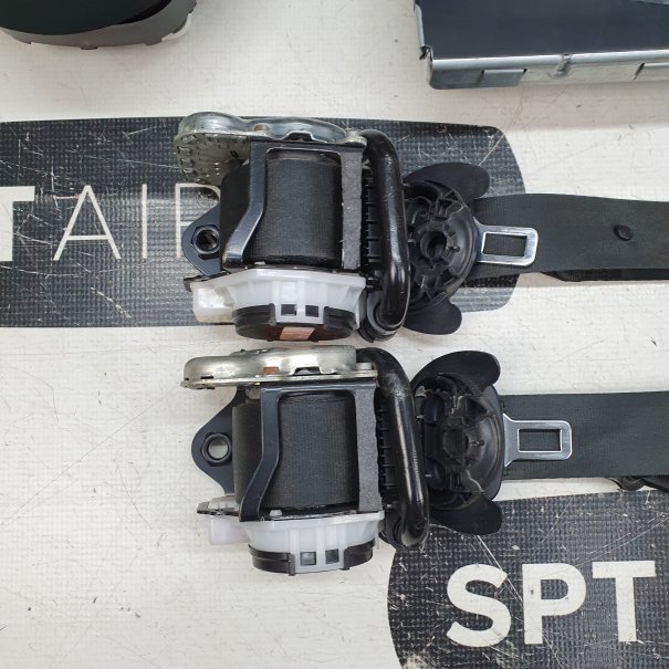 A3 8V DASHBOARD AIRBAG SET REEKS ZITBANDEN...