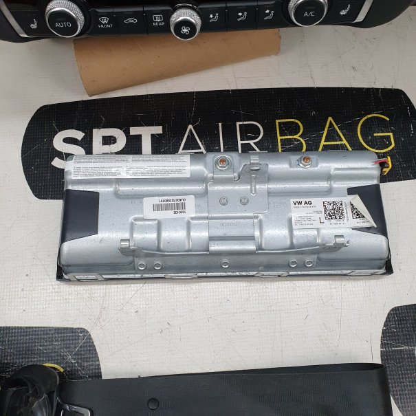 A3 8V DASHBOARD AIRBAG SET REEKS ZITBANDEN...