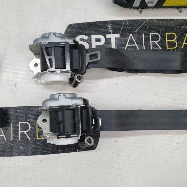 A3 8Y DASHBOARD AIRBAG KIT SET BELTS