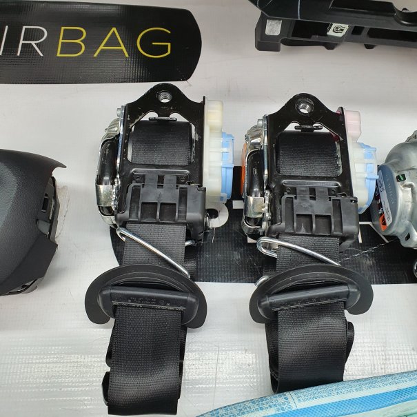 Q5 80A DASHBOARD AIRBAG SET REEKS ZITBANDEN...