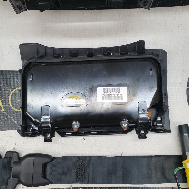 FIAT 500E DASHBOARD AIRBAG KIT SEAT BELTS...