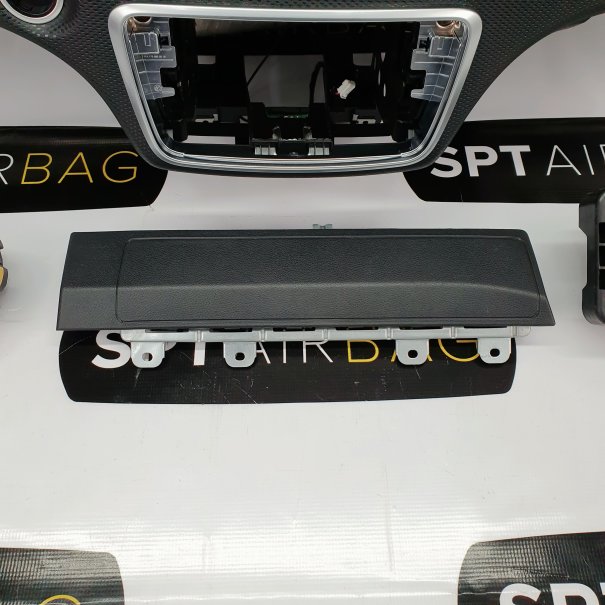 A KLASA W176 AMG KONSOLA DESKA ROZDZIELCZA...