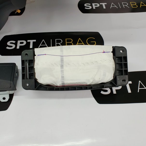 A KLASA W176 AMG KONSOLA DESKA ROZDZIELCZA...