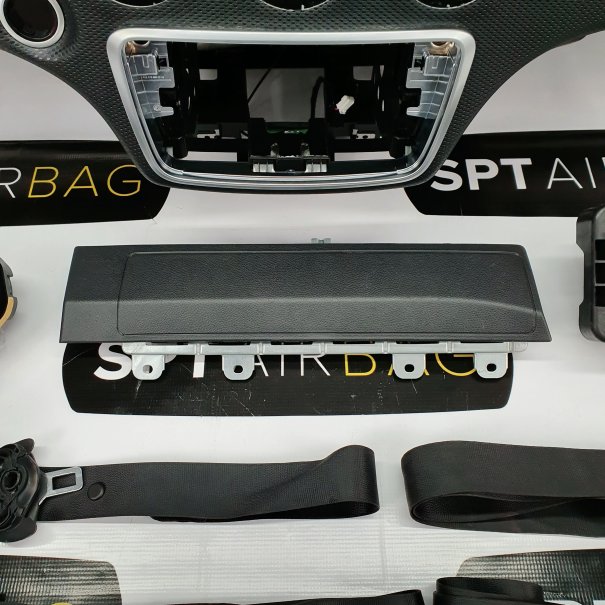 A KLASA W176 AMG KONSOLA DESKA ROZDZIELCZA...