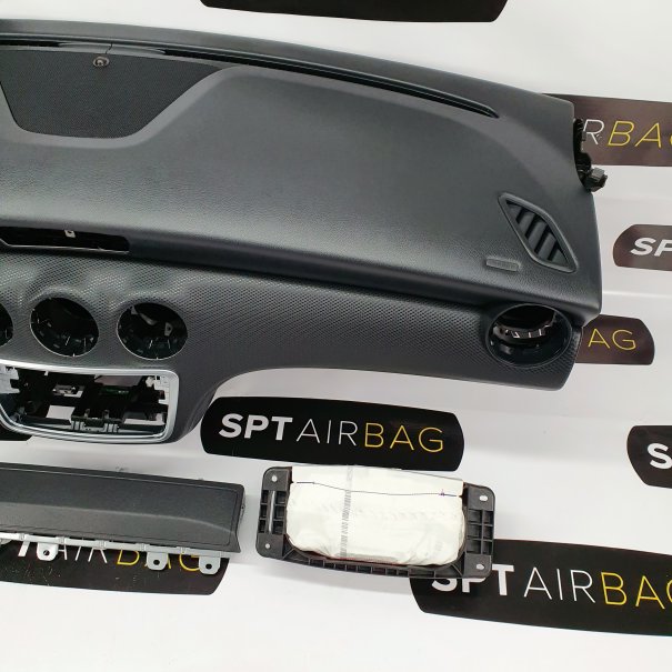 A KLASA W176 AMG LIFT KONSOLA DESKA ROZDZIELCZA...