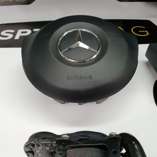 A KLASA W176 AMG LIFT KONSOLA DESKA ROZDZIELCZA...