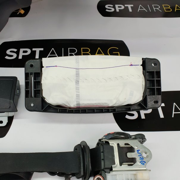 A KLASA W176 AMG LIFT KONSOLA DESKA ROZDZIELCZA...