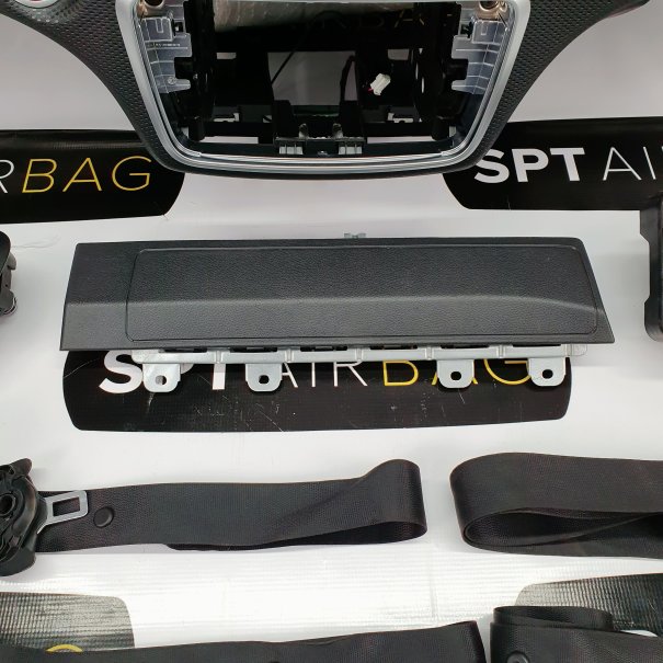 A KLASA W176 AMG LIFT KONSOLA DESKA ROZDZIELCZA...