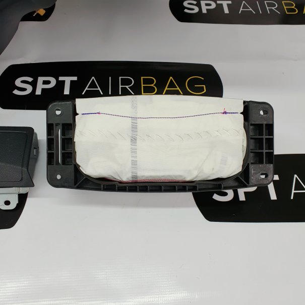 A KLASA W176 LIFT KONSOLA DESKA ROZDZIELCZA...