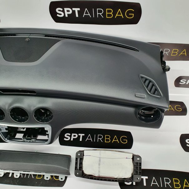 A KLASA W176 LIFT KONSOLA DESKA ROZDZIELCZA...