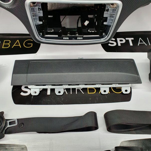 A KLASA W176 LIFT KONSOLA DESKA ROZDZIELCZA...