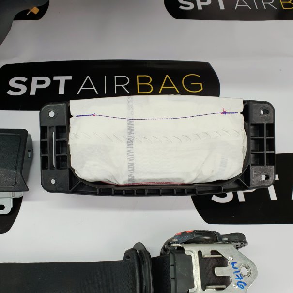 A KLASA W176 LIFT KONSOLA DESKA ROZDZIELCZA...