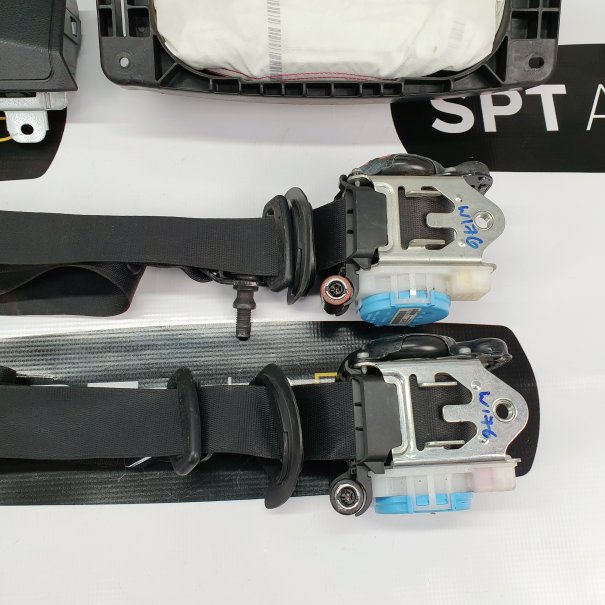 A KLASA W176 LIFT KONSOLA DESKA ROZDZIELCZA...