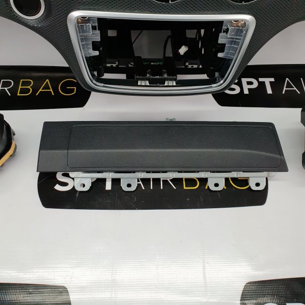 A KLASA W176 KONSOLA DESKA ROZDZIELCZA AIRBAG...