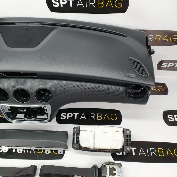 A KLASA W176 KONSOLA DESKA ROZDZIELCZA AIRBAG...