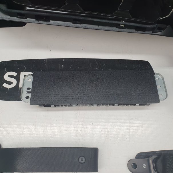 CLA W118 KONSOLA DESKA ROZDZIELCZA AIRBAG...