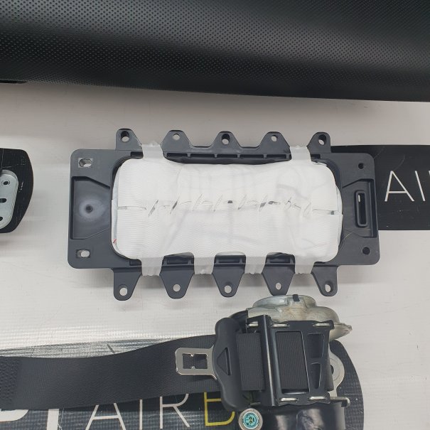 CLA W118 KONSOLA DESKA ROZDZIELCZA AIRBAG...