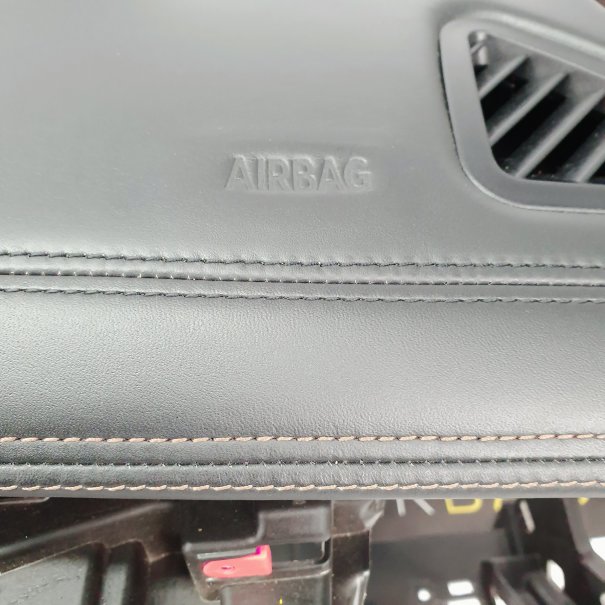 X6 F16 KONSOLA DESKA SKÓRZANA ROZDZIELCZA...