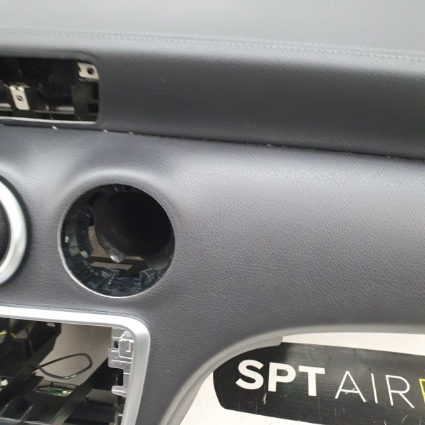 A KLASA W176 LIFT ARMATURENBRETT AIRBAG KIT...