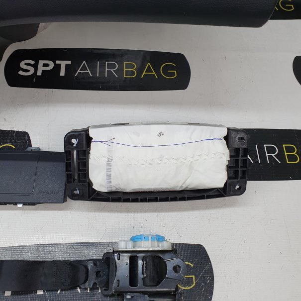 A KLASA W176 LIFT ARMATURENBRETT AIRBAG KIT...
