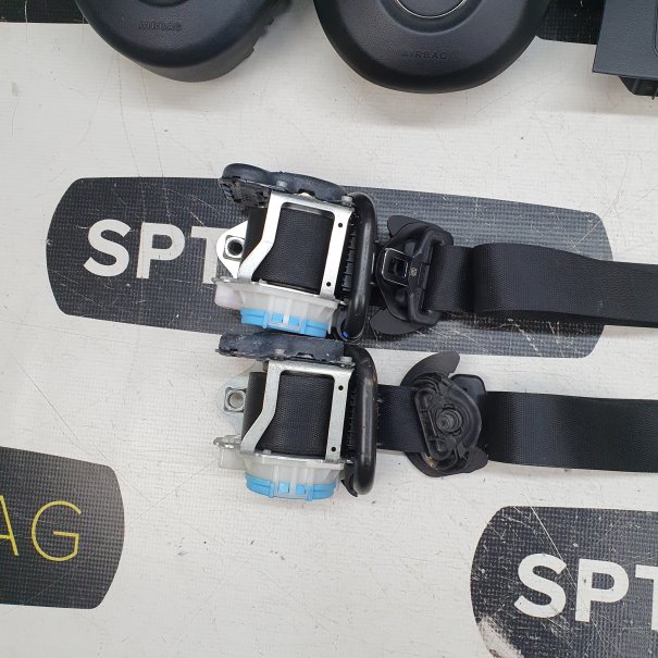 A KLASA W176 LIFT ARMATURENBRETT AIRBAG KIT...