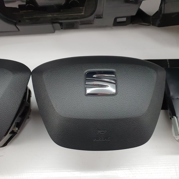 LEON III 3 CRUSCOTTO AIRBAG SET CINTURE DI...
