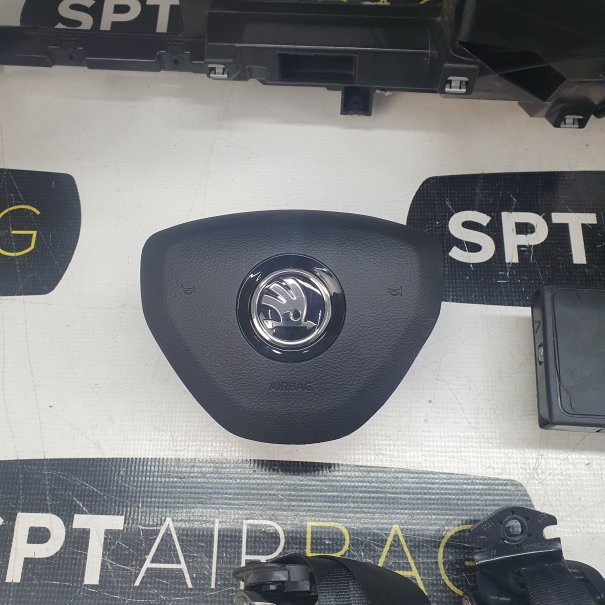 KAROQ DASHBOARD AIRBAG SET REEKS ZITBANDEN...