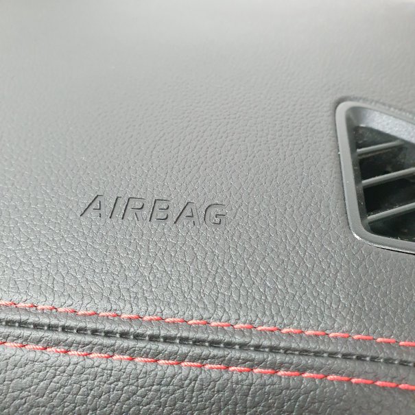 KODIAQ VRS DASHBOARD WITH RED THREAD AIRBAG KIT...