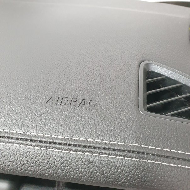 KODIAQ VRS DASHBOARD WITH GREY THREAD AIRBAG...